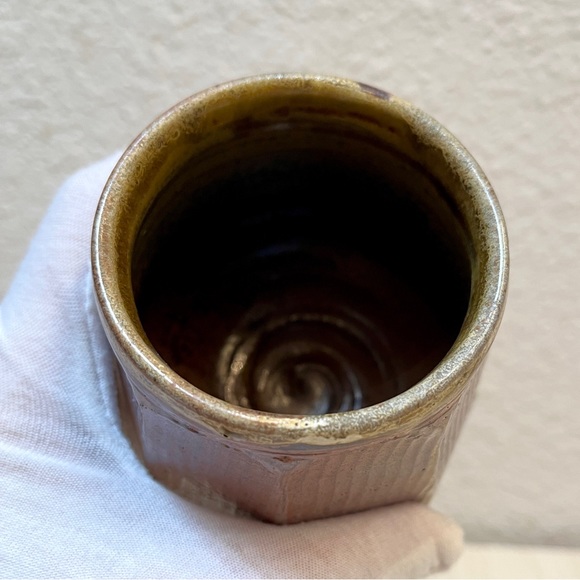 Ceramic Cup. Tea-Bowl Faceted, lined & salt fired. Browns. Second. - Picture 5 of 7
